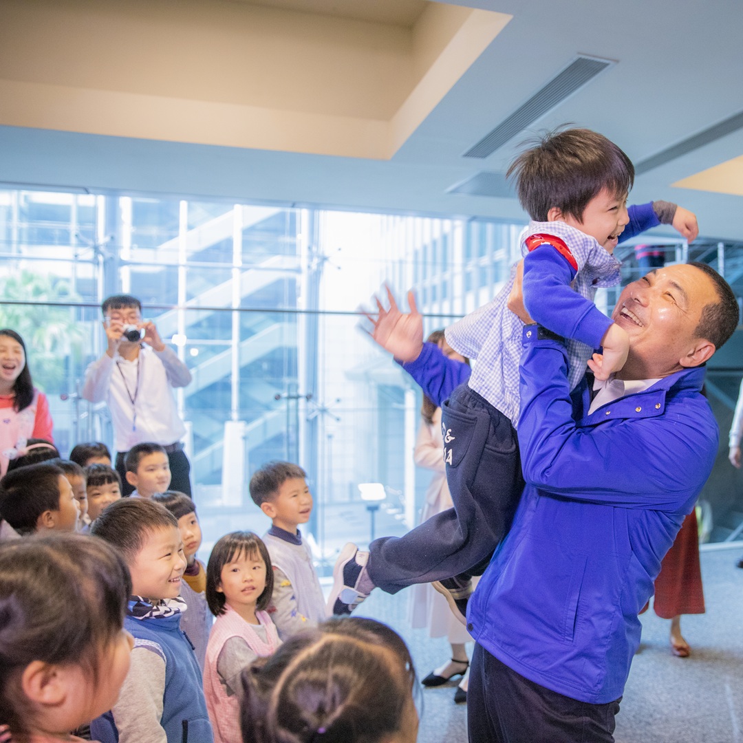 春天長腳，愛會跑來